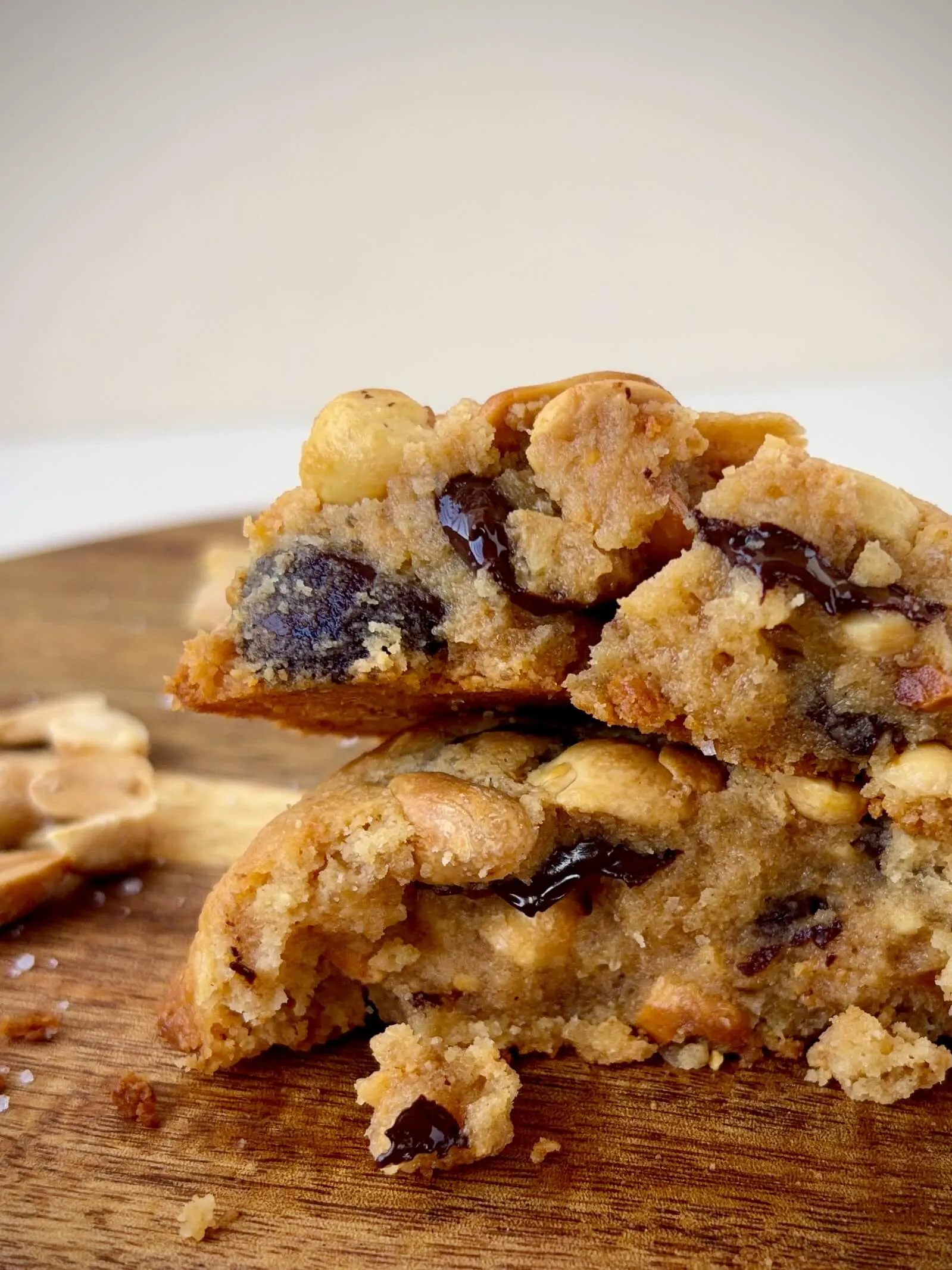 Cookie Peanut cassé en deux swirl beurre cacahuète intérieur moelleux Snackart Agen