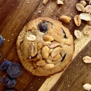 Détail texture cookie Peanut Snackart chunks chocolat cacahuètes concassées fleur de sel