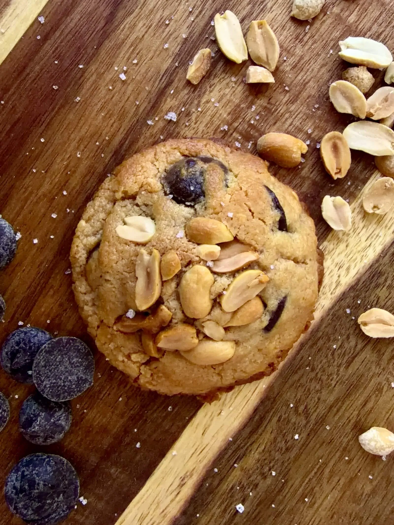 Détail texture cookie Peanut Snackart chunks chocolat cacahuètes concassées fleur de sel