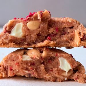 Cookie Framboise & chocolat blanc cassé en deux
