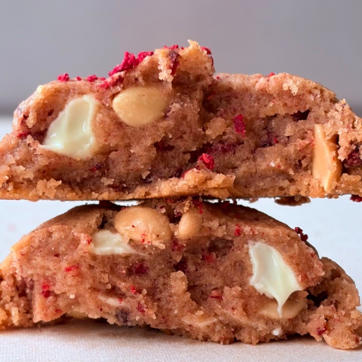 Cookie Framboise & chocolat blanc cassé en deux